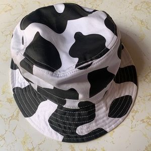 👉Urban Outfitters Cowprint Bucket Hat